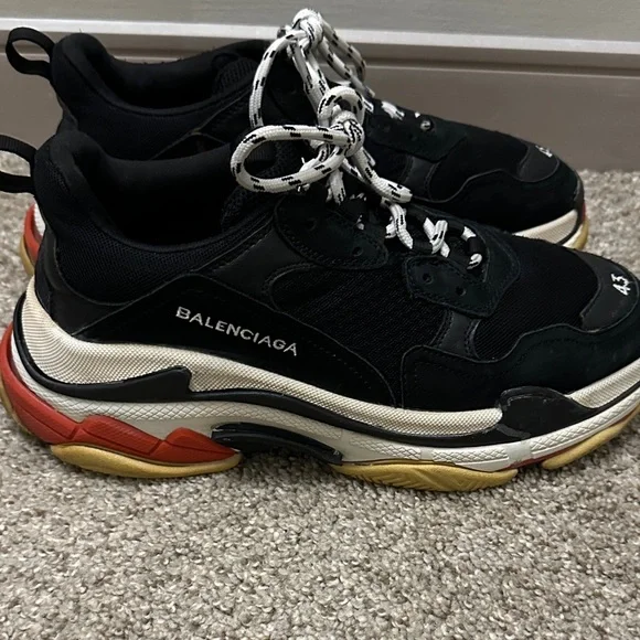 Balenciaga Men's Black and Red Sneakers - Picture 3 of 5
